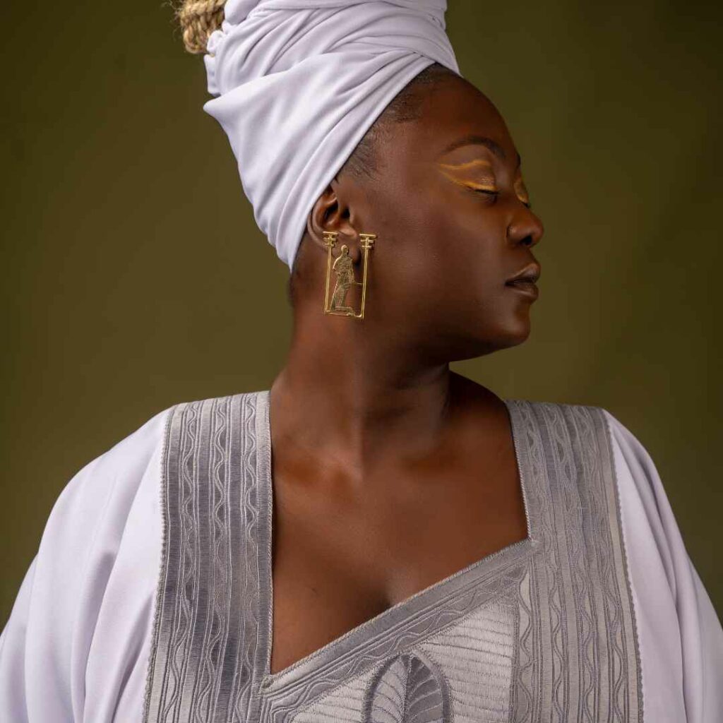 boucles d'oreille minon amazone